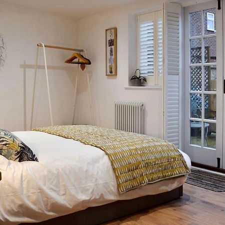 The Snug Entire Home Sleeps 2, Stratford Upon Avon Shottery エクステリア 写真