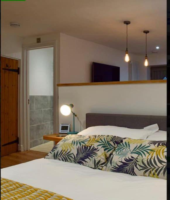 The Snug Entire Home Sleeps 2, Stratford Upon Avon Shottery エクステリア 写真
